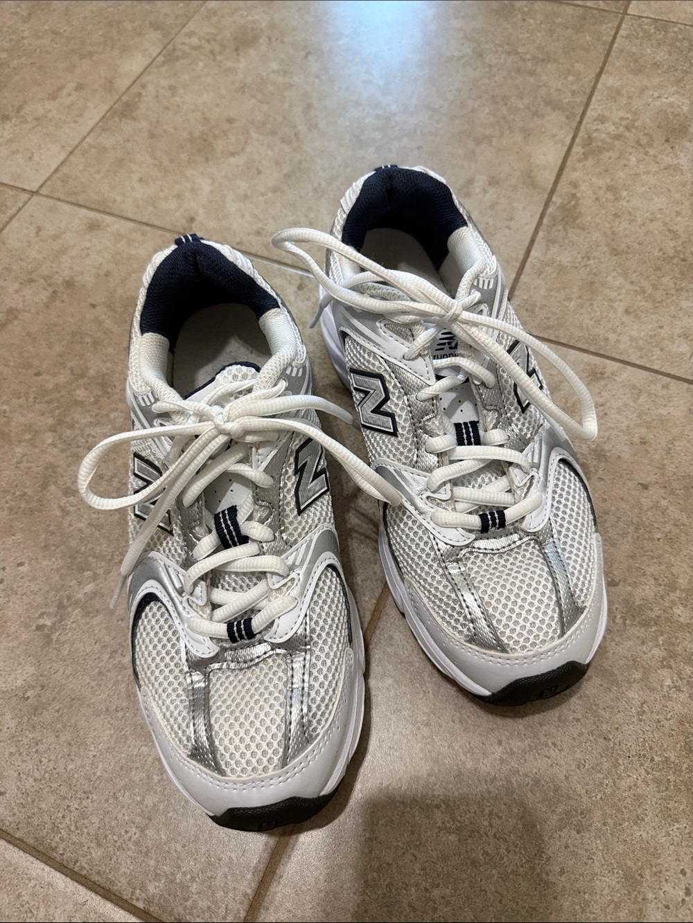 New Balance White, Navy & Silver 530s - Picture 2 of 7